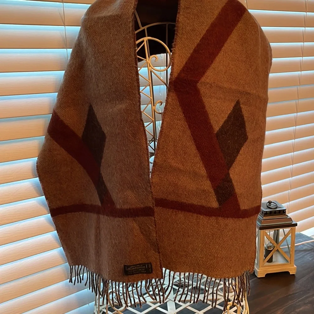 Lambs wool scarf.